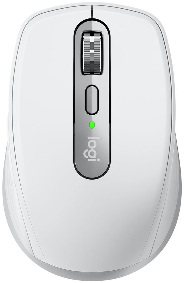 Une souris d'ordinateur blanche avec une molette de défilement et une lumière LED verte. Le logo Logitech est visible.