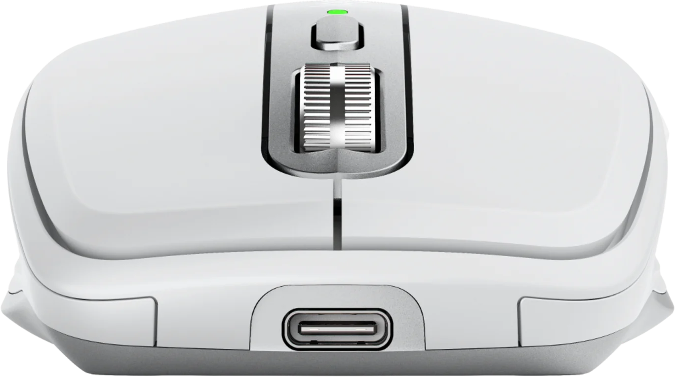 Une souris d'ordinateur blanche avec une molette de défilement et un port de chargement. Elle a une molette argentée et un voyant vert.