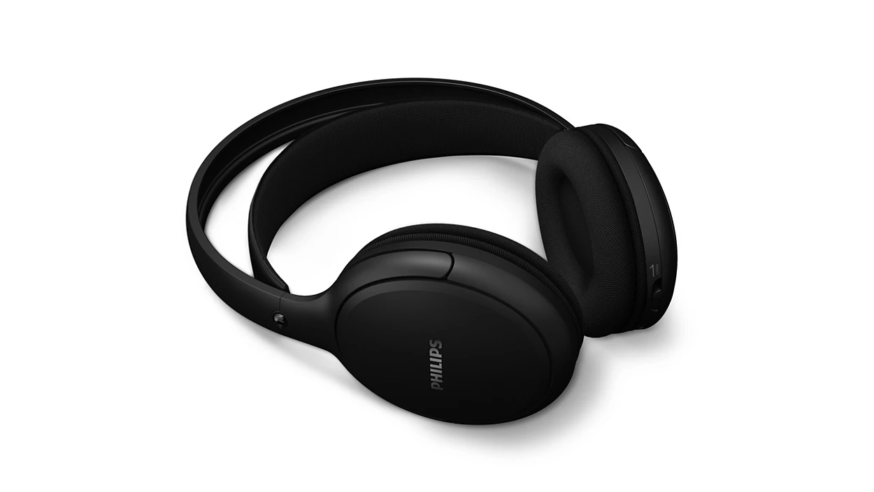 Schwarze Philips-Kopfhörer auf weißem Hintergrund. Die Kopfhörer sind angewinkelt und zeigen die Ohrmuscheln und das Kopfband.