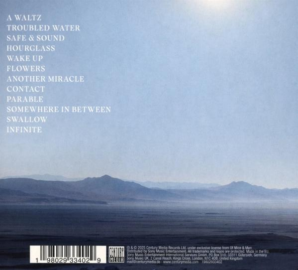 Albumcover mit Songtiteln links, eine ruhige Landschaft aus Bergen und Wasser im Hintergrund und ein Barcode unten.
