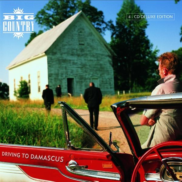 Albumcover zeigt einen roten Cabrio, drei Männer, die sich davon entfernen, und eine weiße Kirche. Der Himmel ist blau.