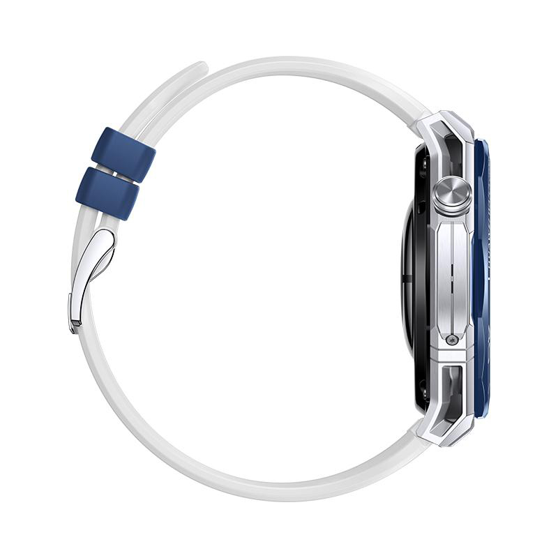 Seitenansicht einer Smartwatch. Sie hat ein weißes Armband mit blauen Anschlüssen. Das Zifferblatt ist schwarz. Das Gehäuse ist silber und blau.