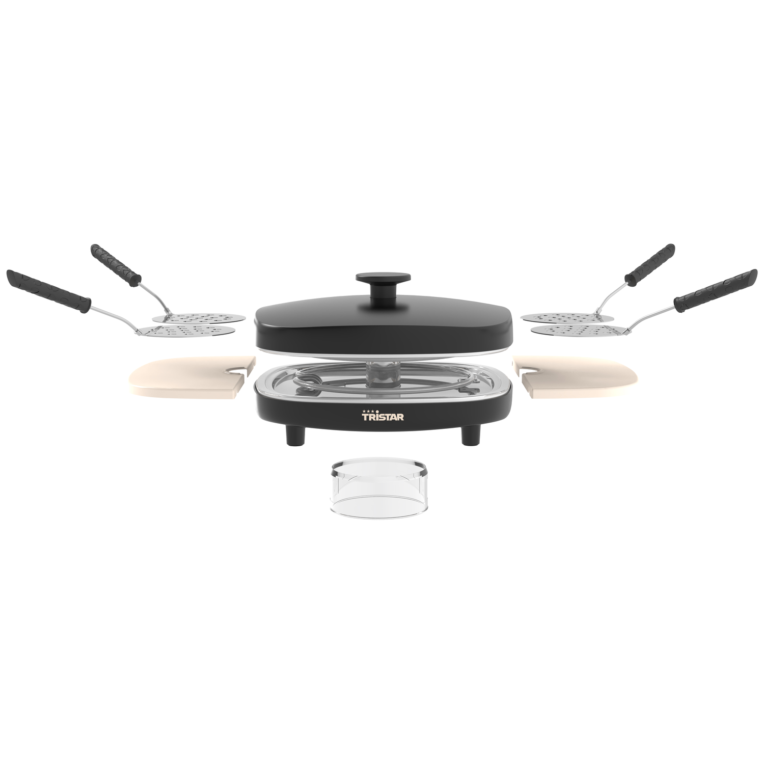Een gedemonteerde Tristar raclette grill. Het bevat een zwarte basis, deksel, spatels en kleine pannetjes. Alle componenten zijn geïsoleerd op wit.