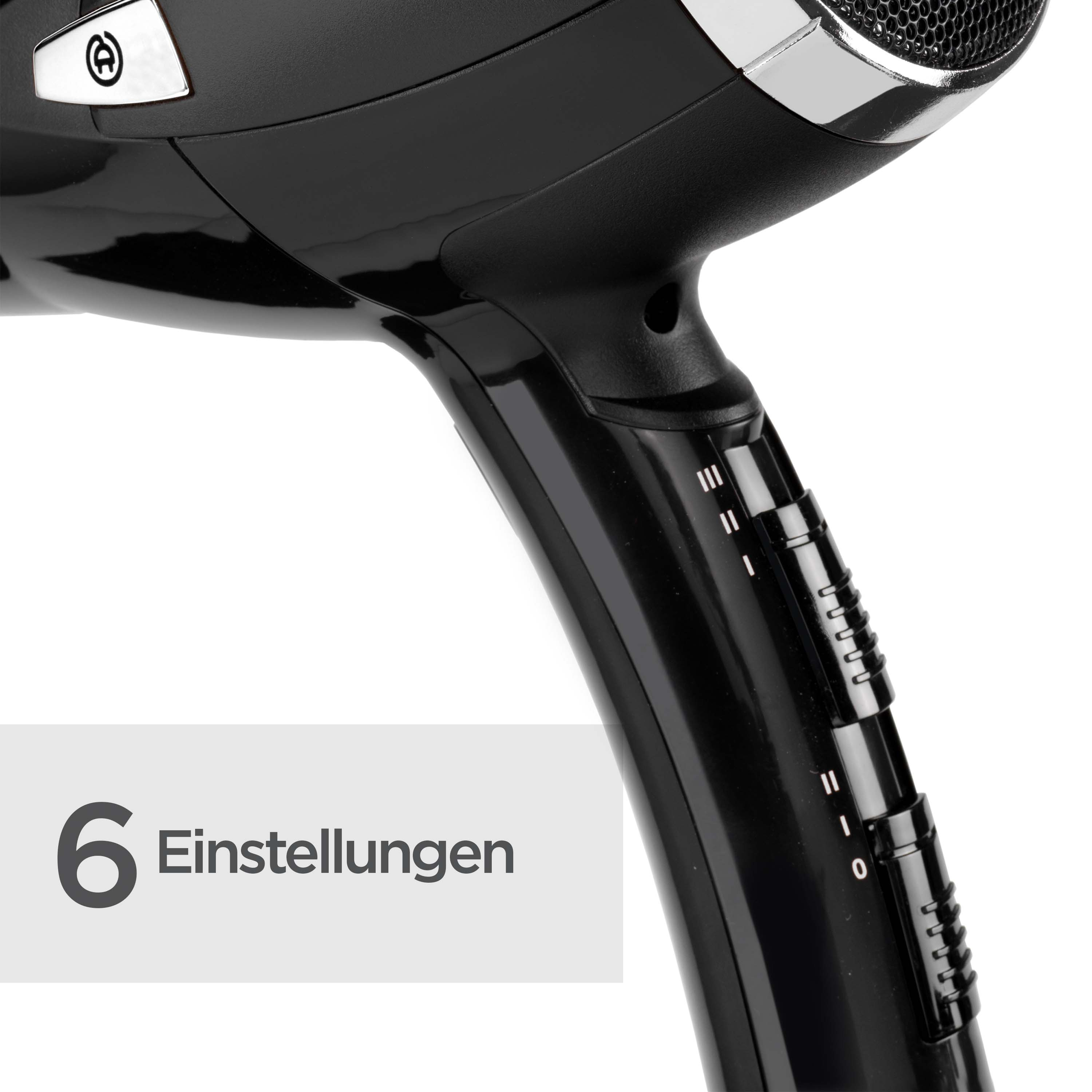 Nahaufnahme eines schwarzen Haartrockners. Es zeigt das Einstellrad und das Stromsymbol. Der Hintergrund ist weiß.