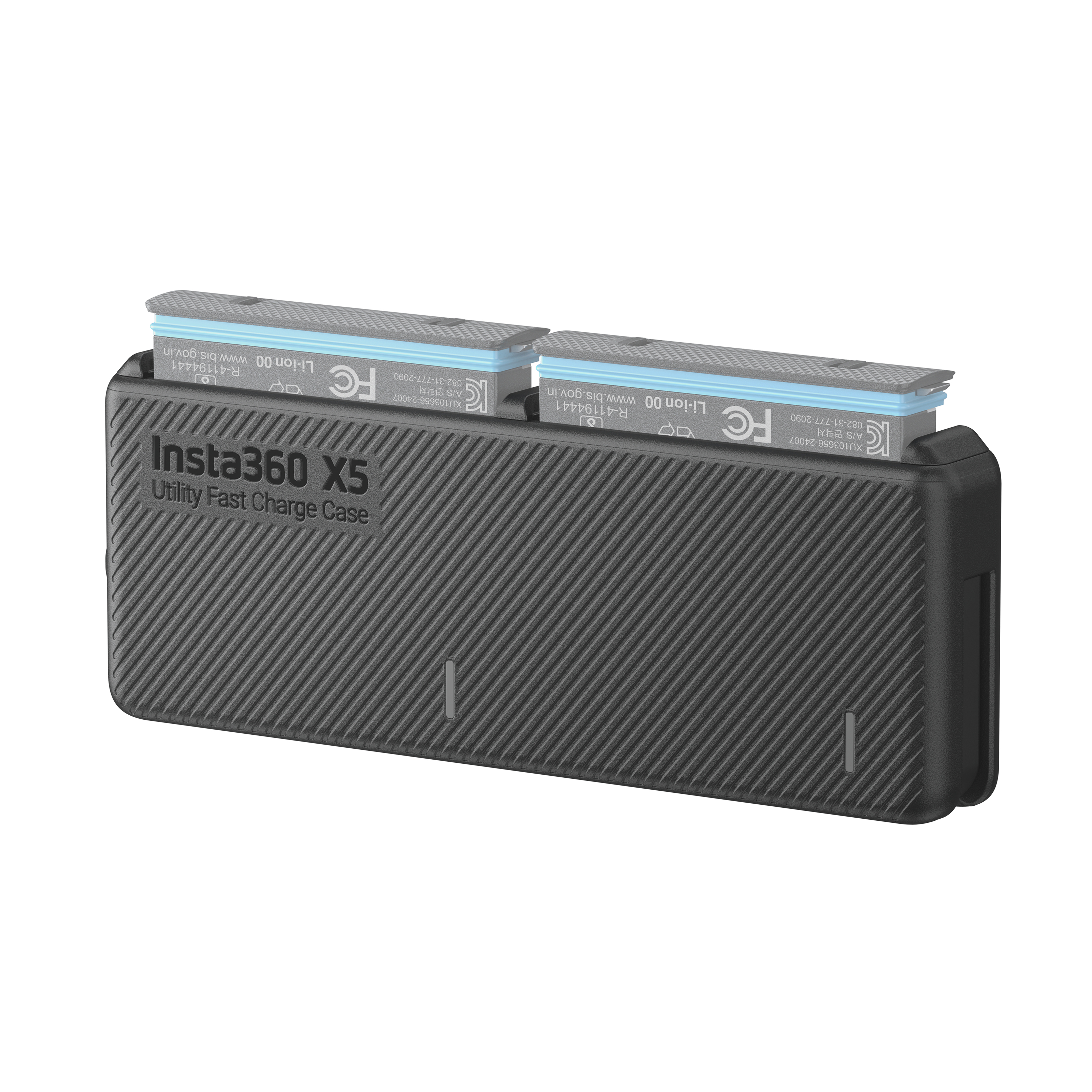 Ein schwarzes Insta360 X5 Ladegerät mit zwei Batterien. Die Batterien sind grau und haben Etiketten.