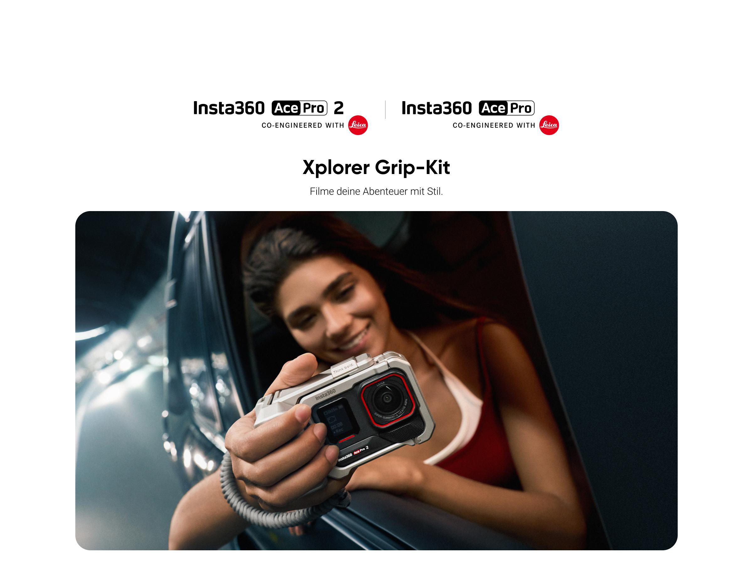 Frau hält Insta360 Ace Pro 2 Kamera. Autofenster im Hintergrund. Die Kamera zeigt einen Aufnahmebildschirm.