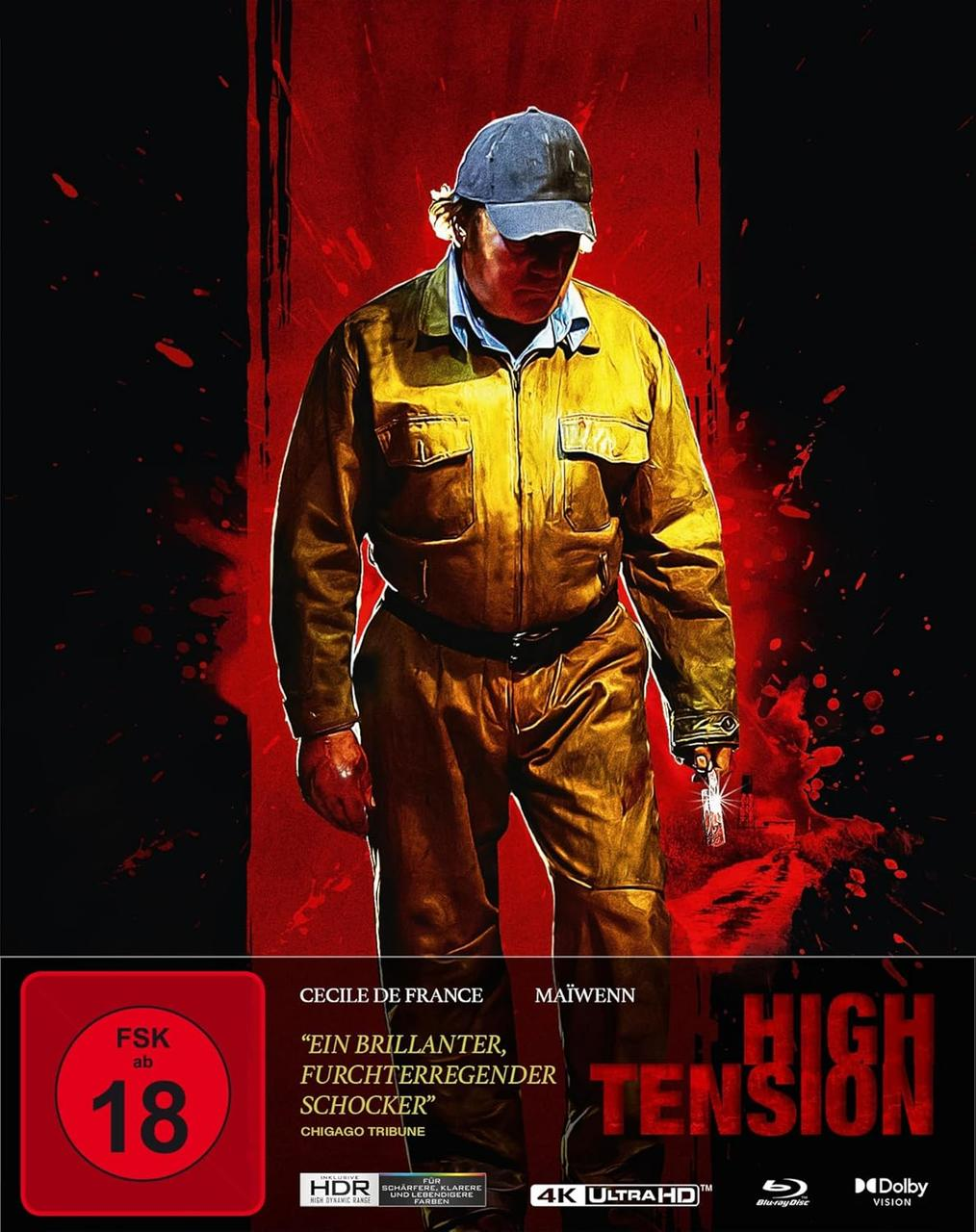 Ein Mann in gelbem Overall und blauer Kappe, der eine Waffe hält, steht vor rotem und schwarzem Hintergrund. Filmtitel: High Tension.