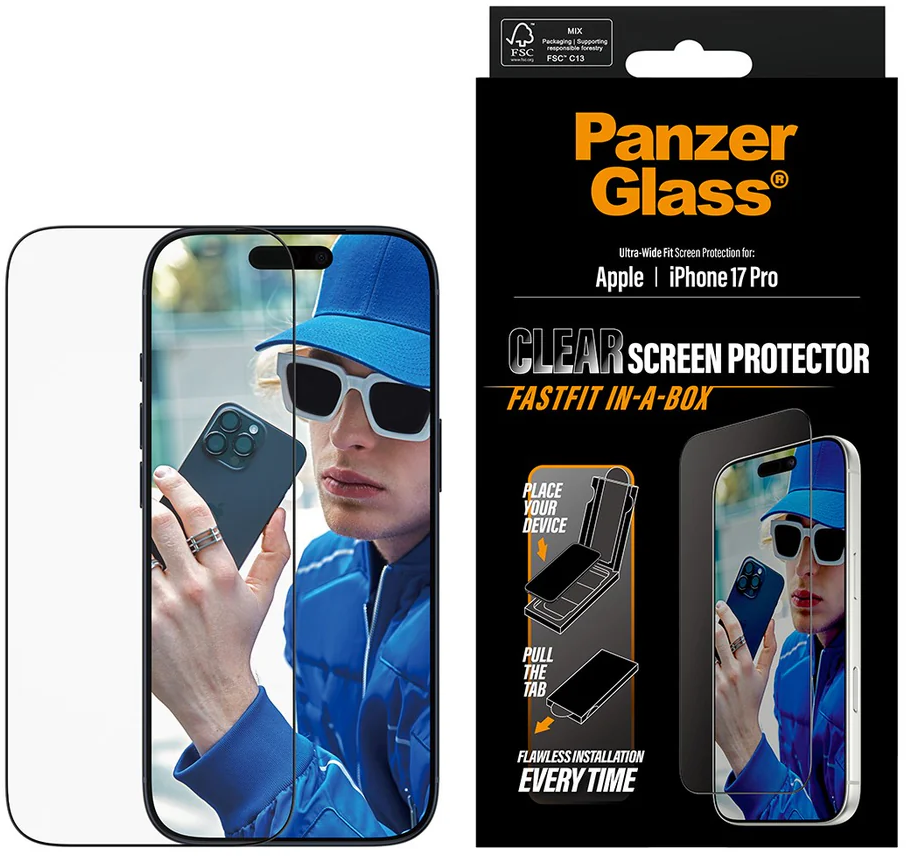 Eine Handy-Displayschutzbox mit einer Person, die ein Telefon hält. Auf der Box steht Panzer Glass. Das Telefon hat einen klaren Displayschutz.