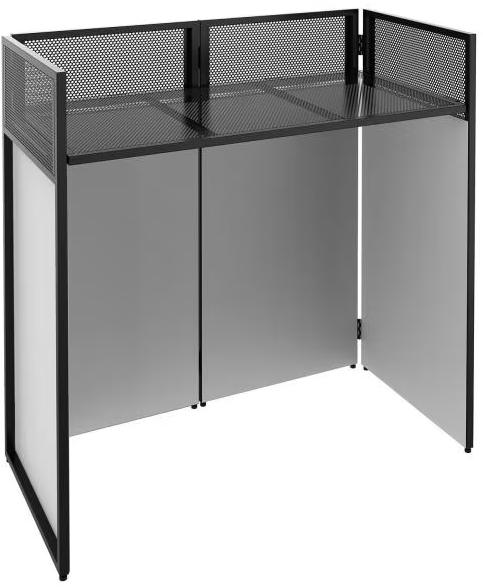 Un stand de DJ noir avec un dessus en métal perforé et des panneaux gris. Le stand est ouvert à l'avant et de forme rectangulaire.
