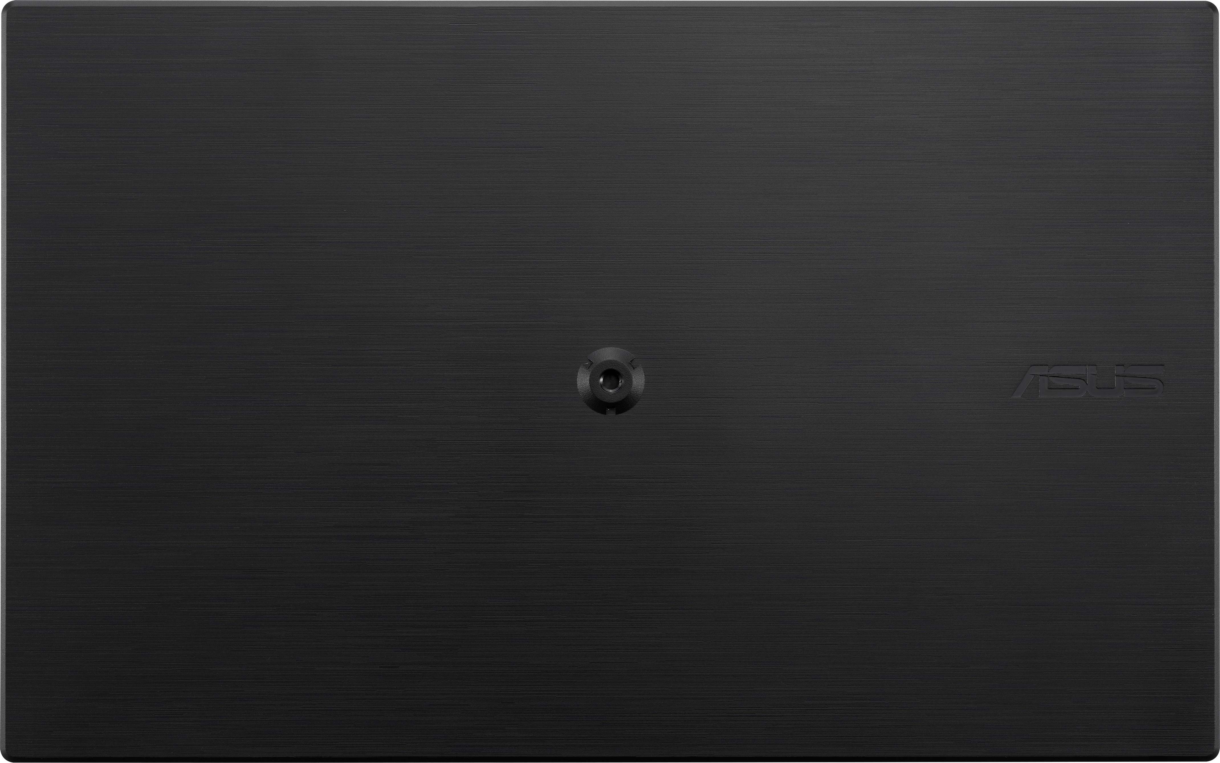 Un primo piano di un pannello nero con una texture in metallo spazzolato. Visibile un elemento di fissaggio centrale, rotondo e nero e il logo ASUS.
