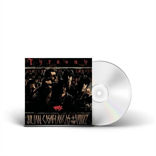 Albumcover von 'Tyranny' von Julian Casablancas + The Voidz. Zeigt die Band und eine CD. Das Cover ist dunkel mit rotem Text.