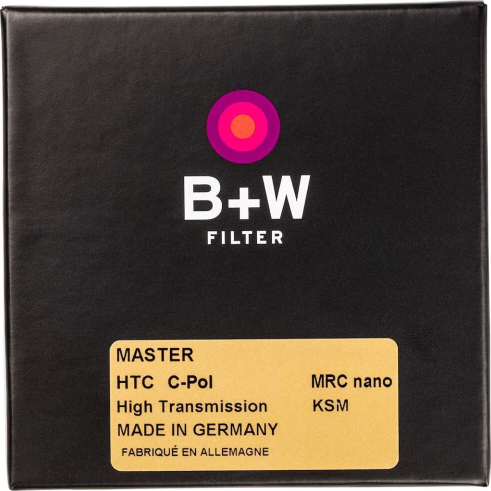 Une boîte de filtre B+W noire avec un logo, du texte et des informations sur le produit en blanc et or. Fabriqué en Allemagne.