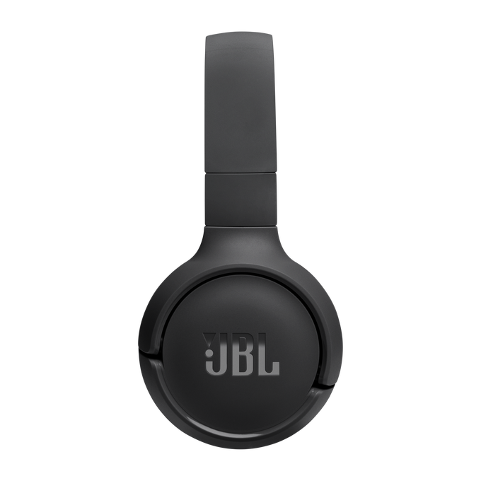 Fekete JBL fejhallgató fekete háttérben középen. A JBL logója látható a fülkagylón.