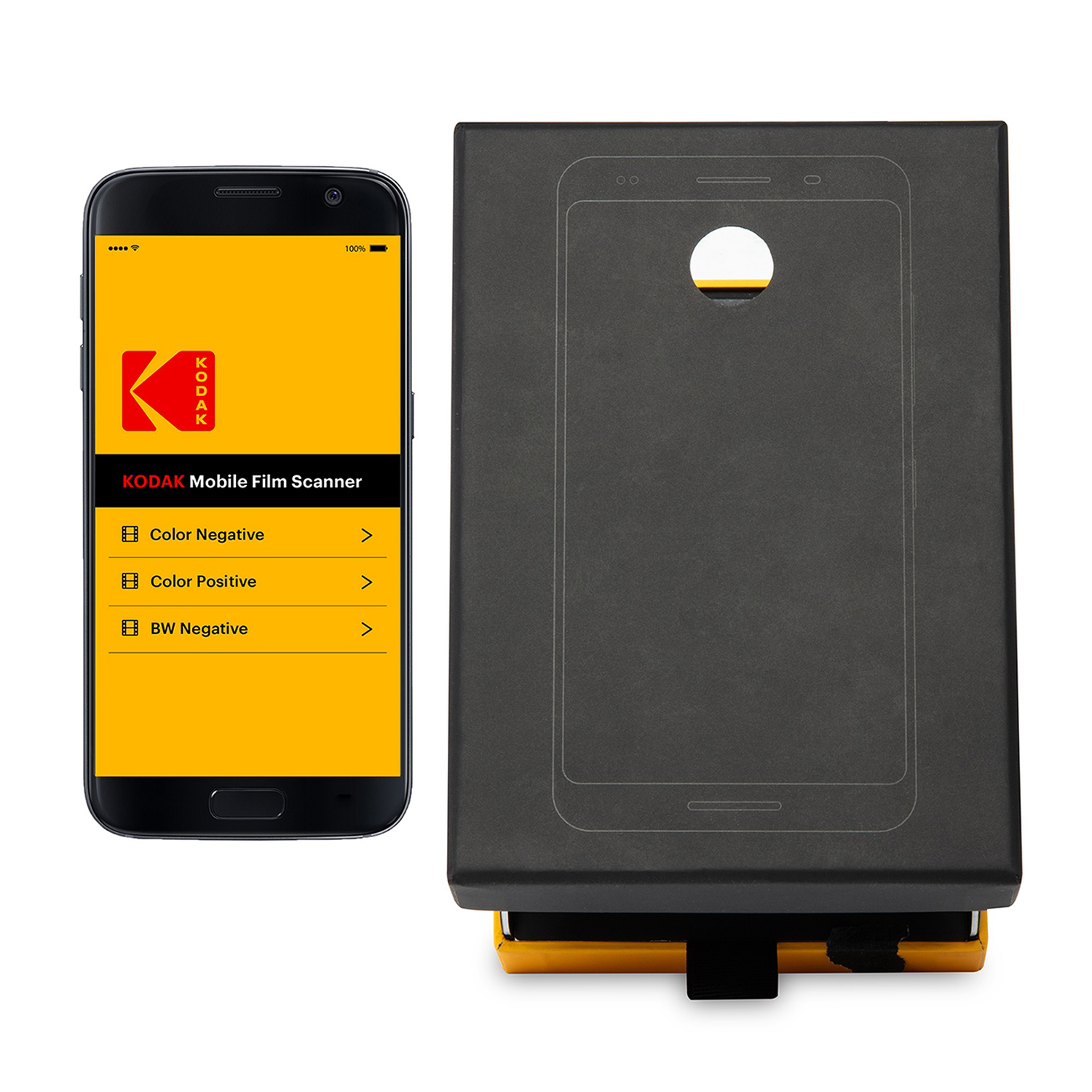 Uno scanner per pellicole mobile Kodak con uno smartphone che mostra l'app dello scanner. Lo scanner è nero e giallo.