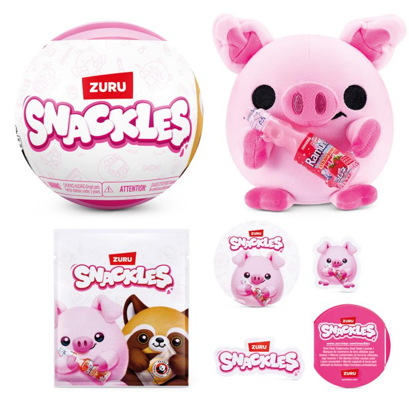 Das Bild zeigt ZURU Snackles-Produkte. Ein rosa Schweineplüschtier, das ein Getränk hält, einen Snackle-Ball und Aufkleber.
