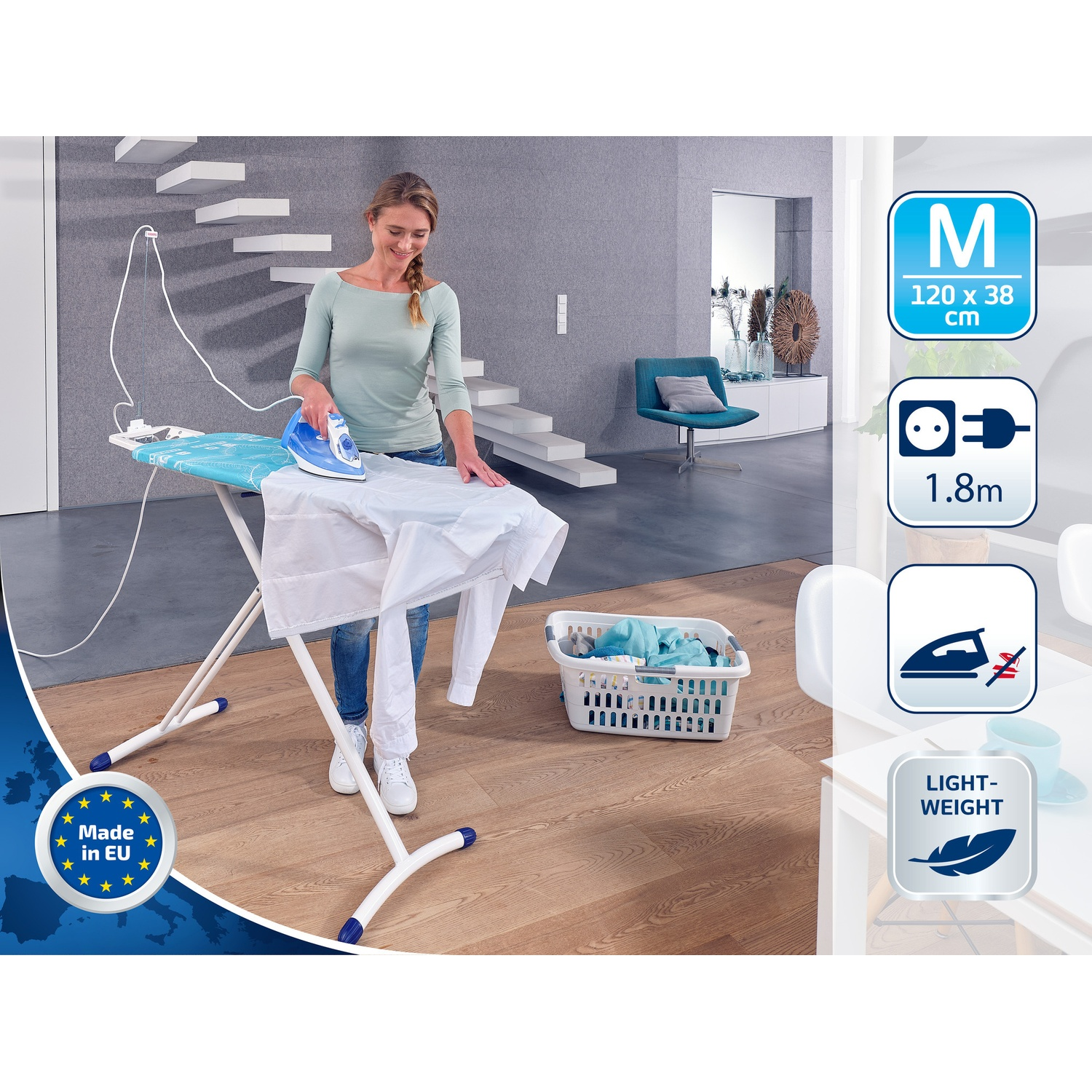 Une femme repasse des vêtements sur une planche à repasser bleue. Un panier de vêtements est à proximité. La planche a un cadre blanc.