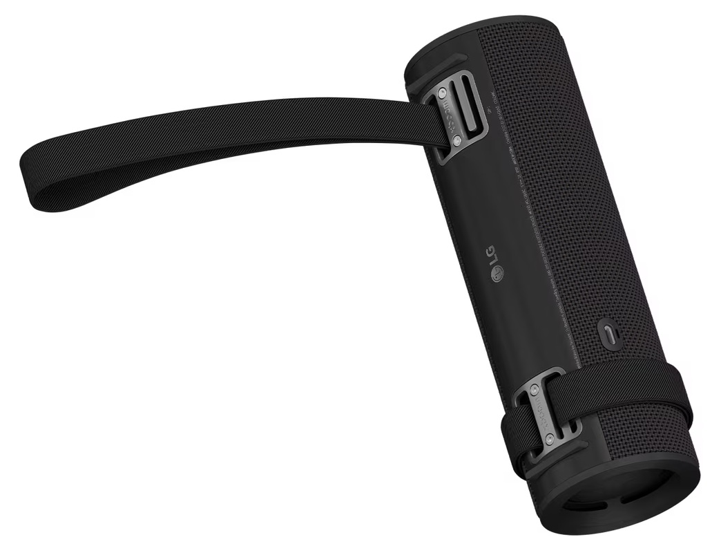 Czarny głośnik Bluetooth LG z czarnym paskiem. Głośnik jest cylindryczny z siatkową powierzchnią i uchwytem.