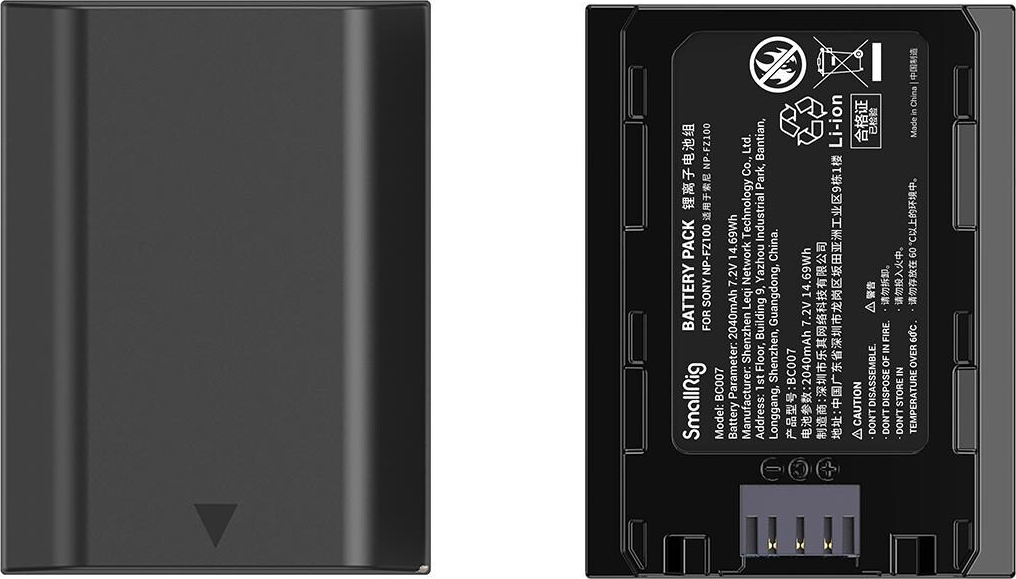 Une batterie rectangulaire noire avec du texte blanc, comprenant des avertissements et des spécifications pour SONY NP-FZ100. Marque SmallRig.