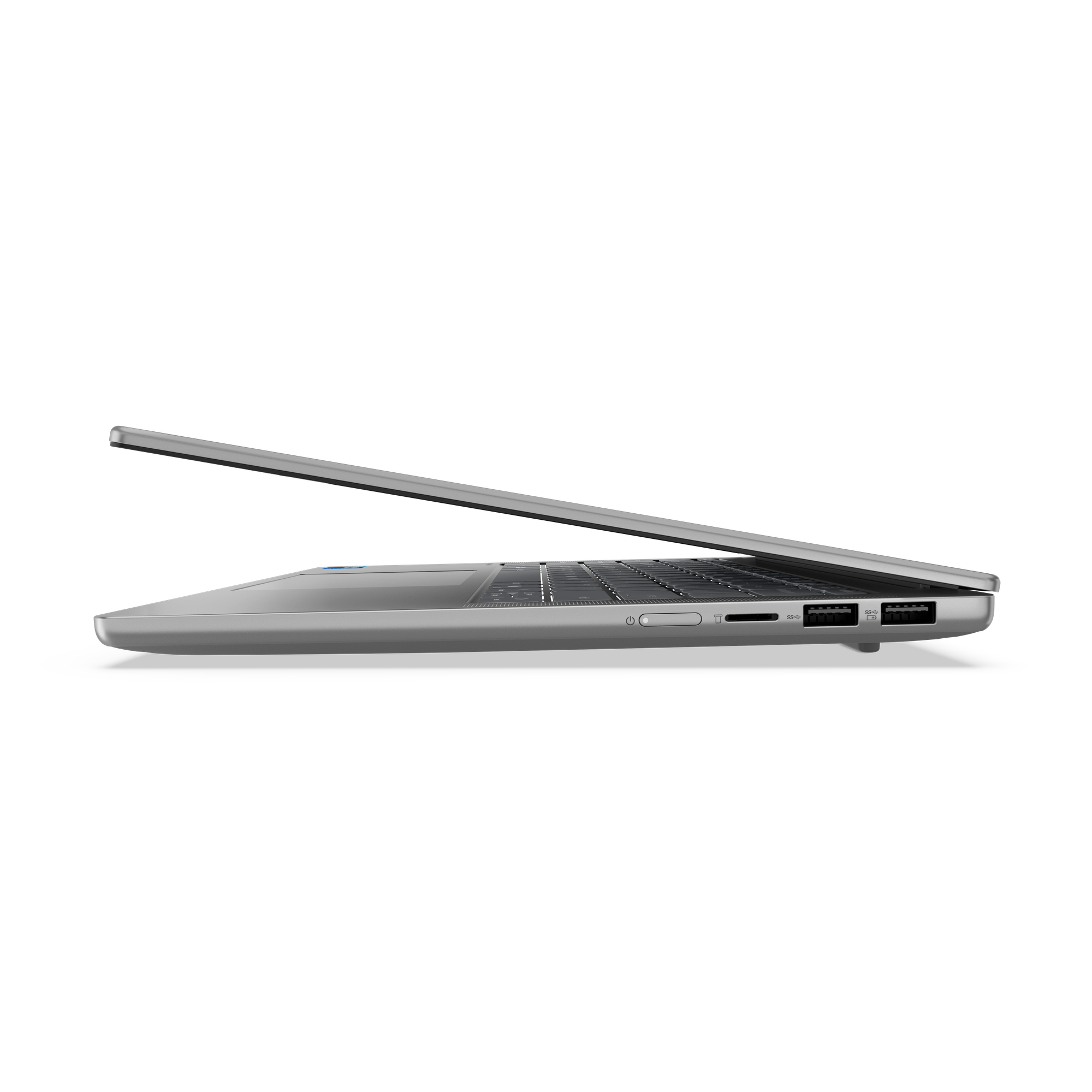 Seitenansicht eines silbernen Laptops, leicht geöffnet, vor schwarzem Hintergrund. Zeigt Tastatur, Anschlüsse und Netzschalter.