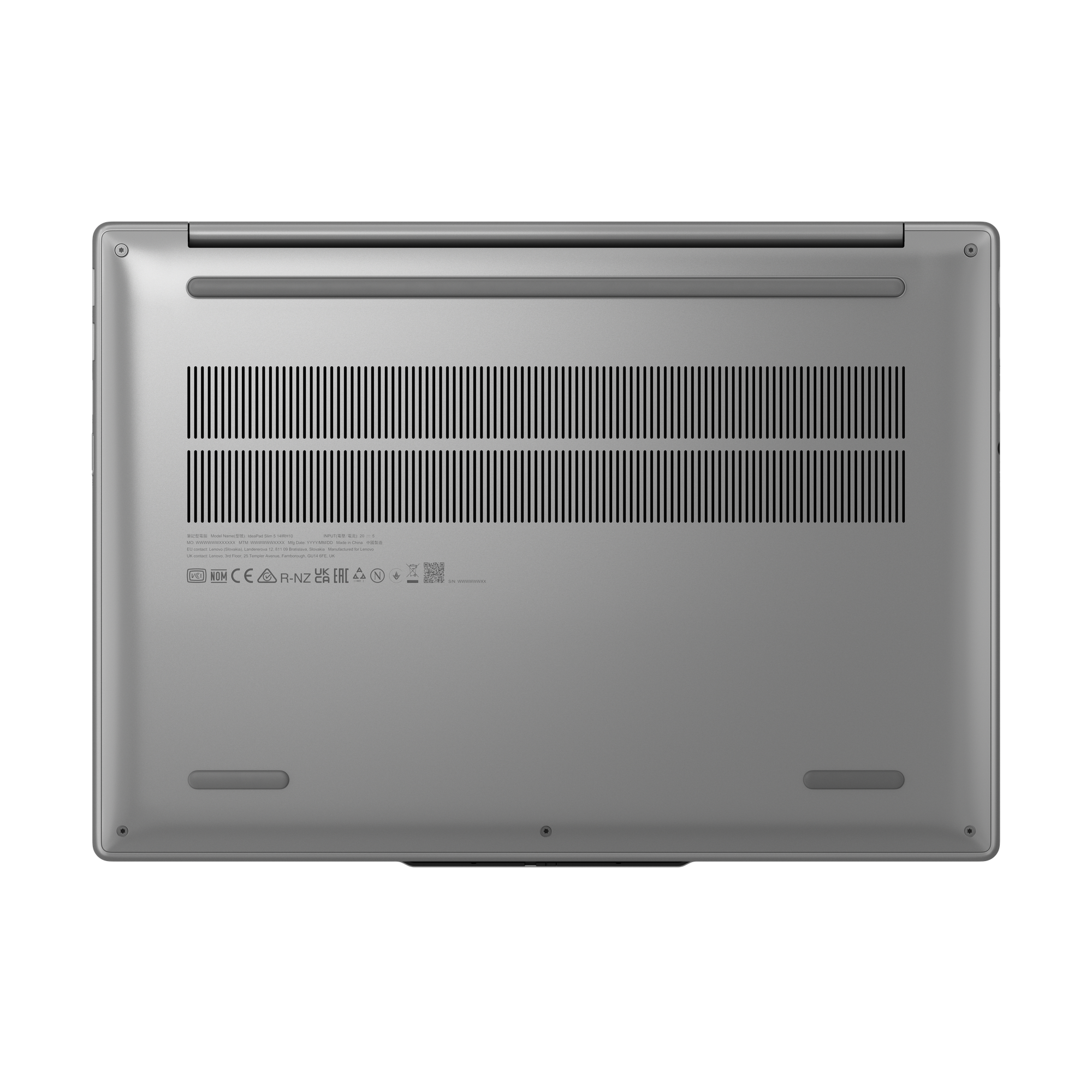 Unteransicht eines silbernen Laptops. Merkmale sind Lüftungsgitter, Schraubenköpfe und Zulassungsetiketten.