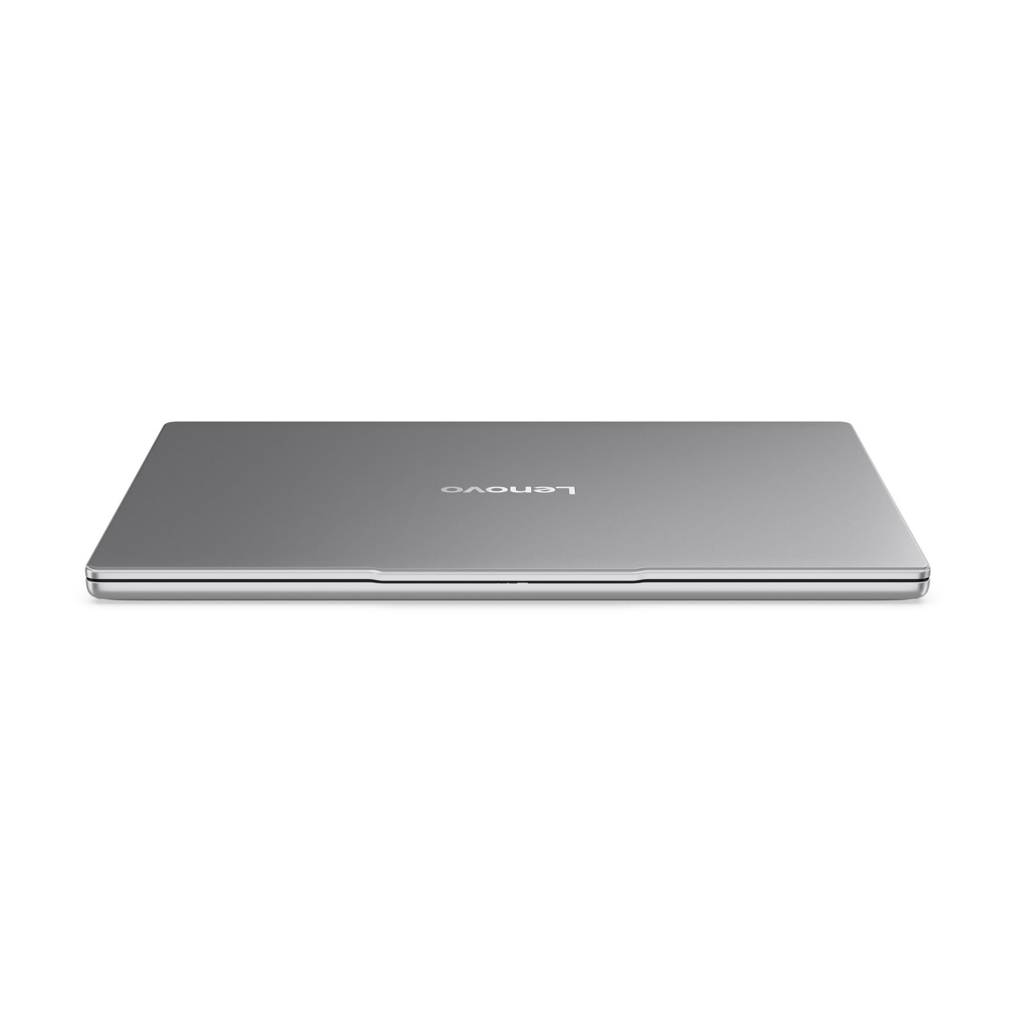 Silberner Lenovo-Laptop, geschlossen. Lenovo-Logo sichtbar. Der Hintergrund ist schwarz.