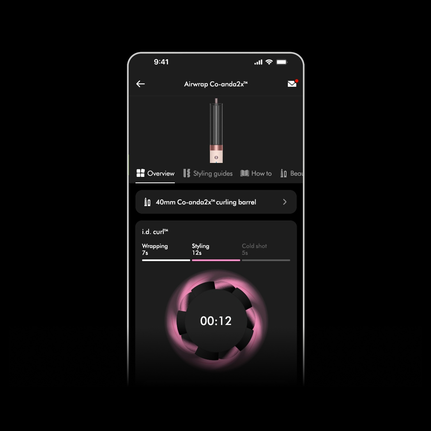 Schermo smartphone con app per lo styling dei capelli. Mostra le impostazioni del ferro arricciacapelli: avvolgimento (7s), styling (12s) e colpo freddo (5s).