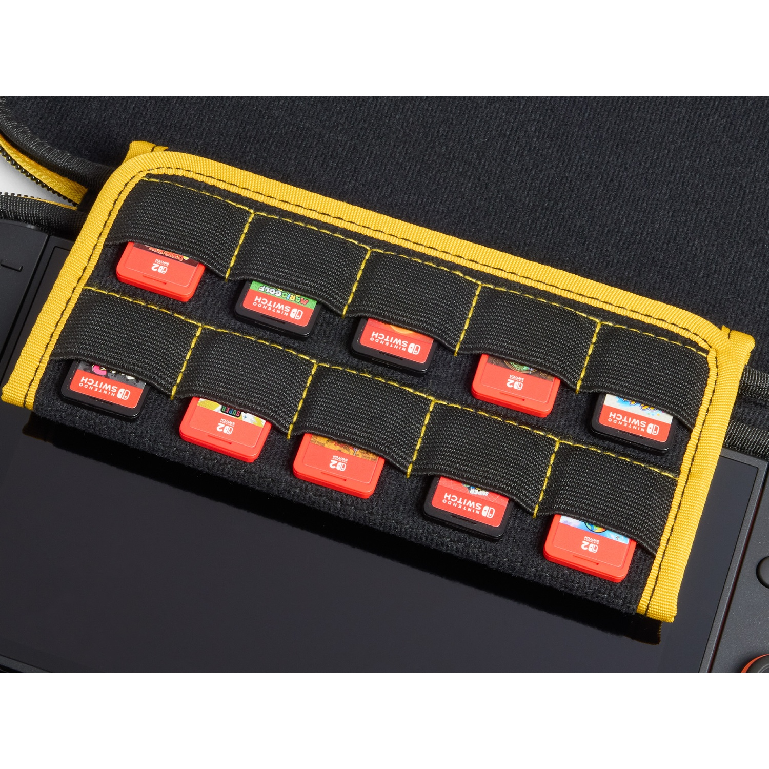 Porta cartucce di gioco nero e giallo con cartucce Nintendo Switch rosse. Il porta cartucce è aperto, mostrando le cartucce di gioco.