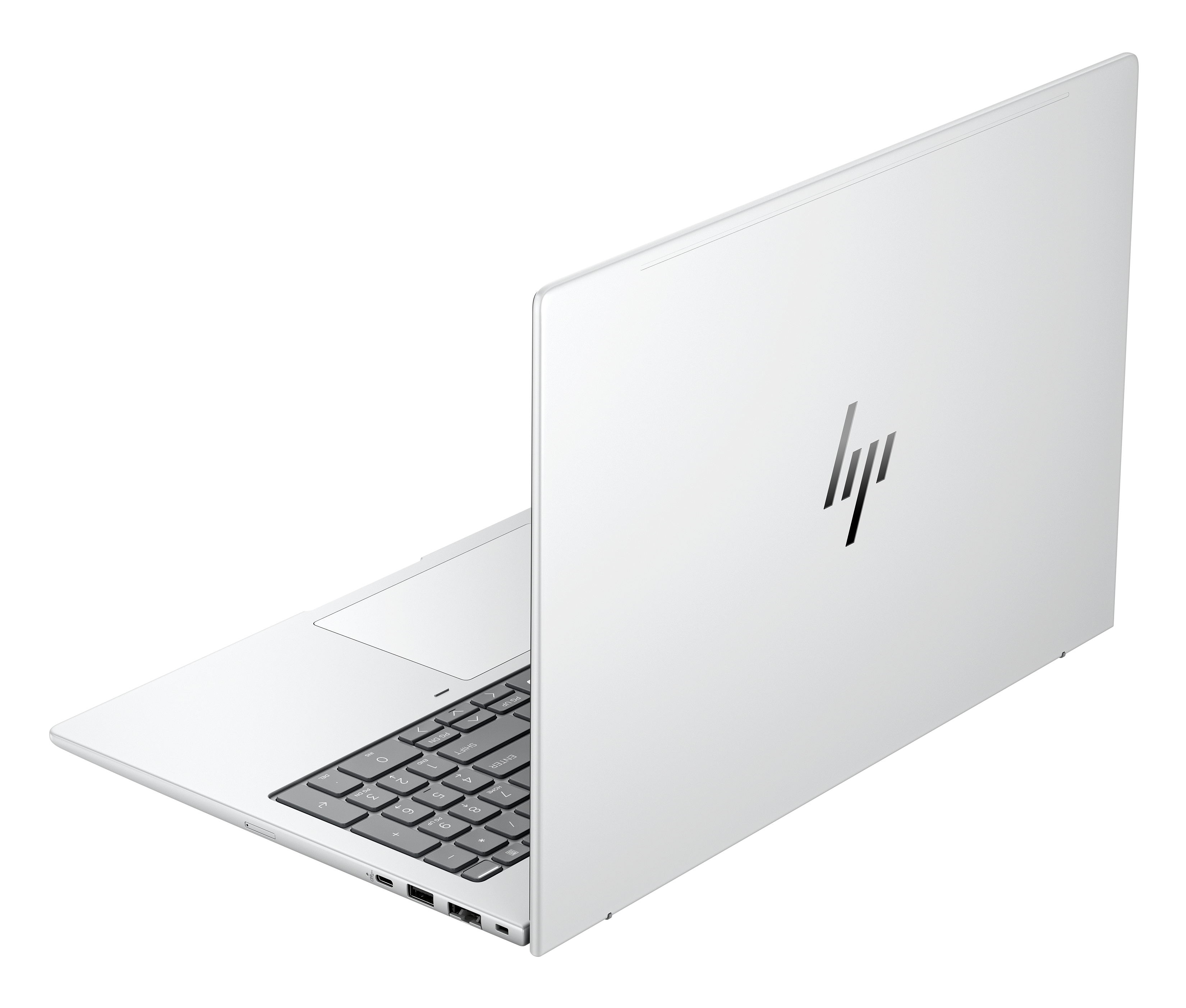 Ein weißer HP Laptop ist leicht geöffnet. Die Tastatur ist sichtbar, der Deckel hat das HP-Logo. Der Hintergrund ist weiß.