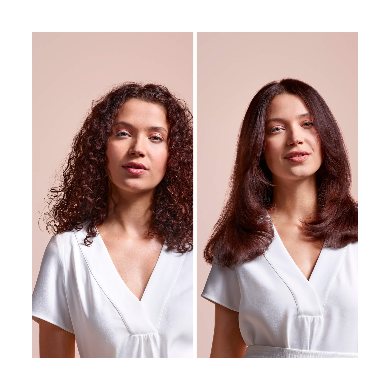 Una donna con i capelli ricci a sinistra e lisci a destra indossa un top bianco su sfondo rosa.