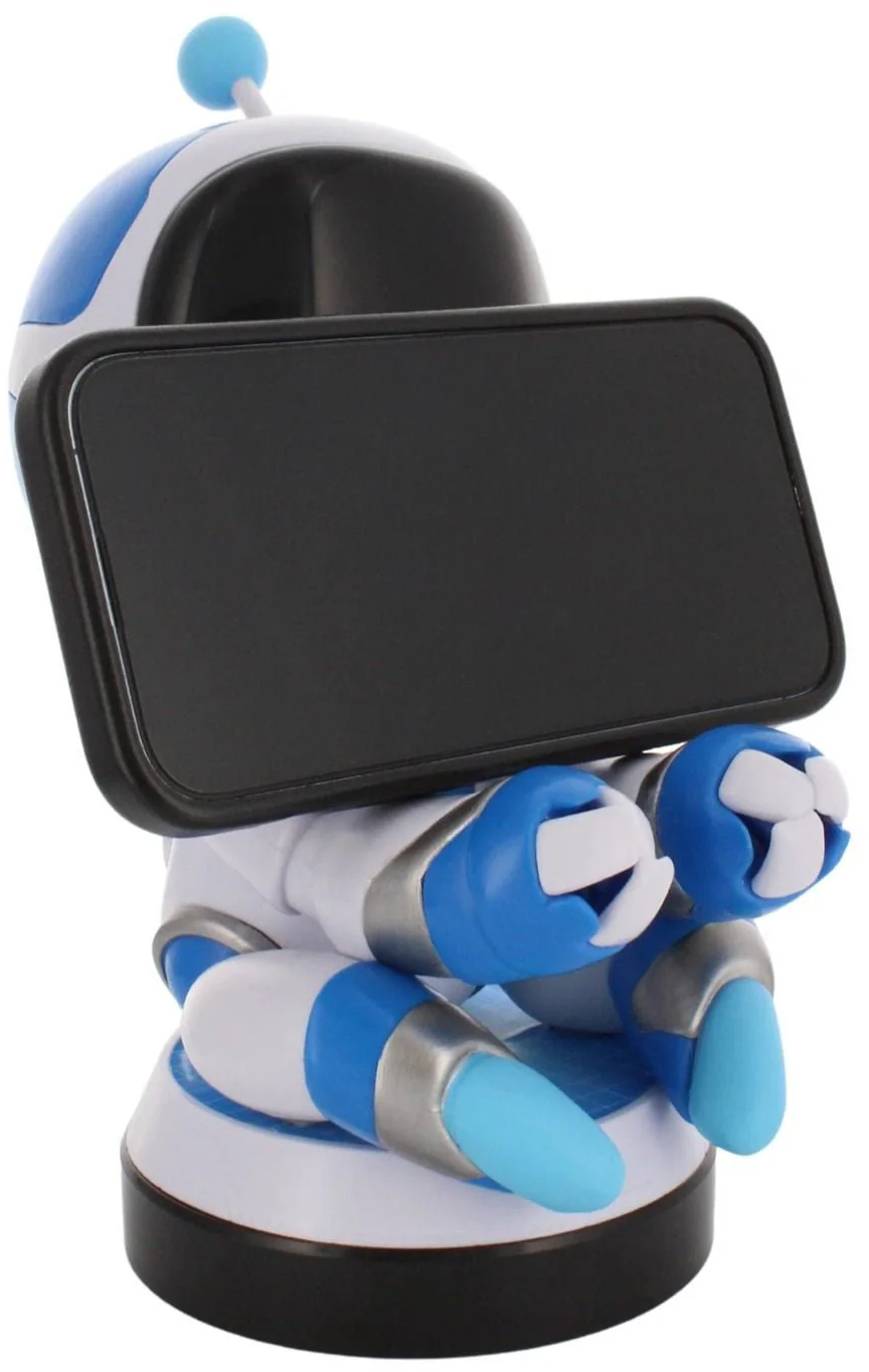 Egy robot figura, mely egy fekete téglalapot tart, valószínűleg egy telefont. Kék, fehér és ezüst díszítésekkel. Fekete alapon áll.