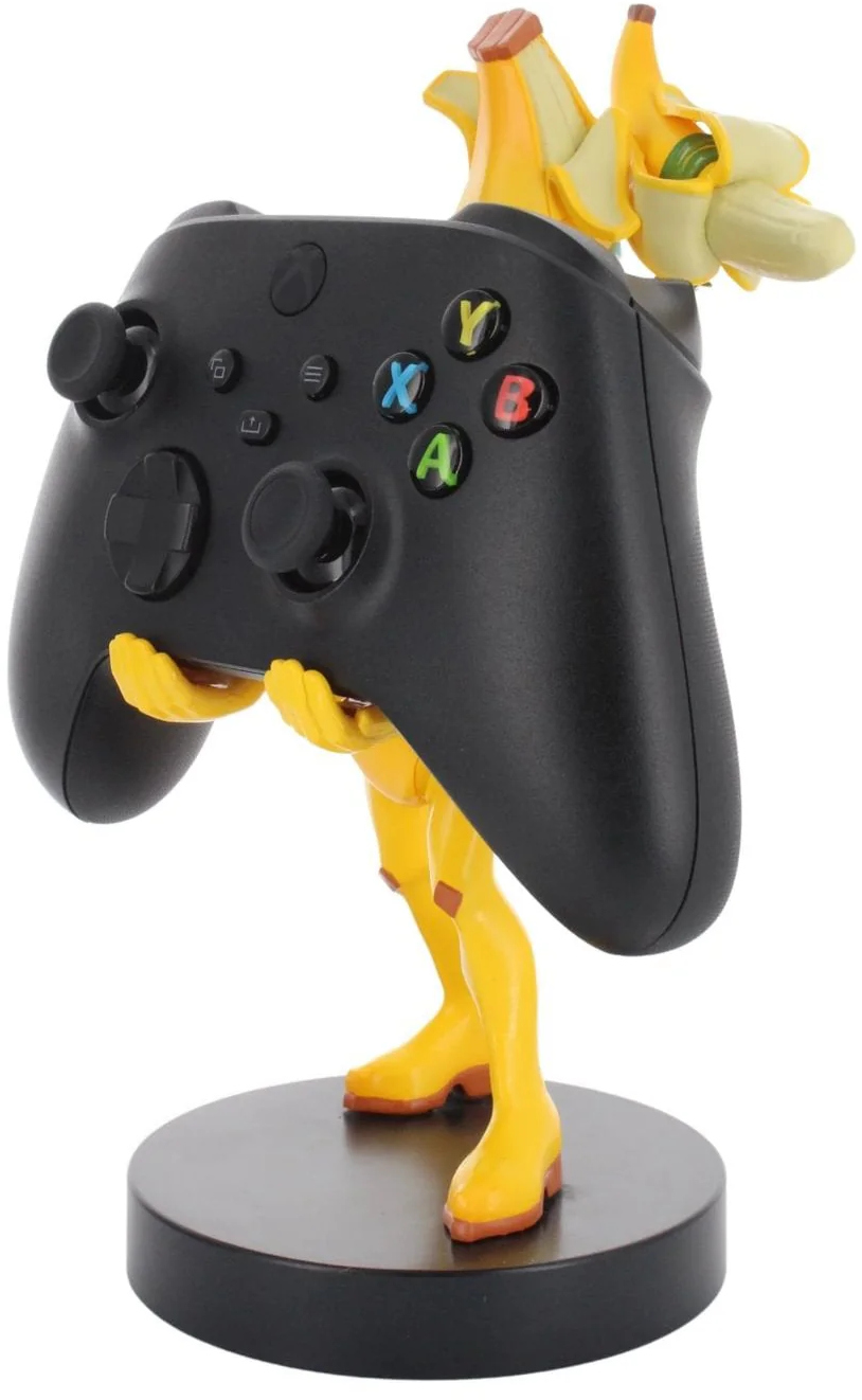 Egy sárga banánfigura tart egy fekete Xbox kontrollert. A figura egy fekete talapzaton áll. Színes gombok láthatók a kontrolleren.