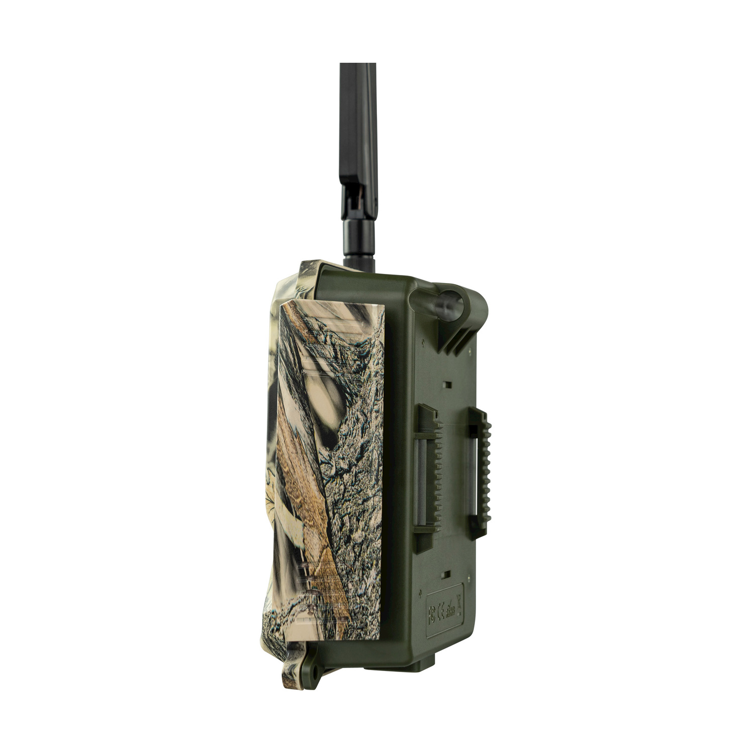 Una fotocamera per sentieri verde con motivo mimetico sul davanti. Un'antenna nera è in cima. Lo sfondo è bianco.