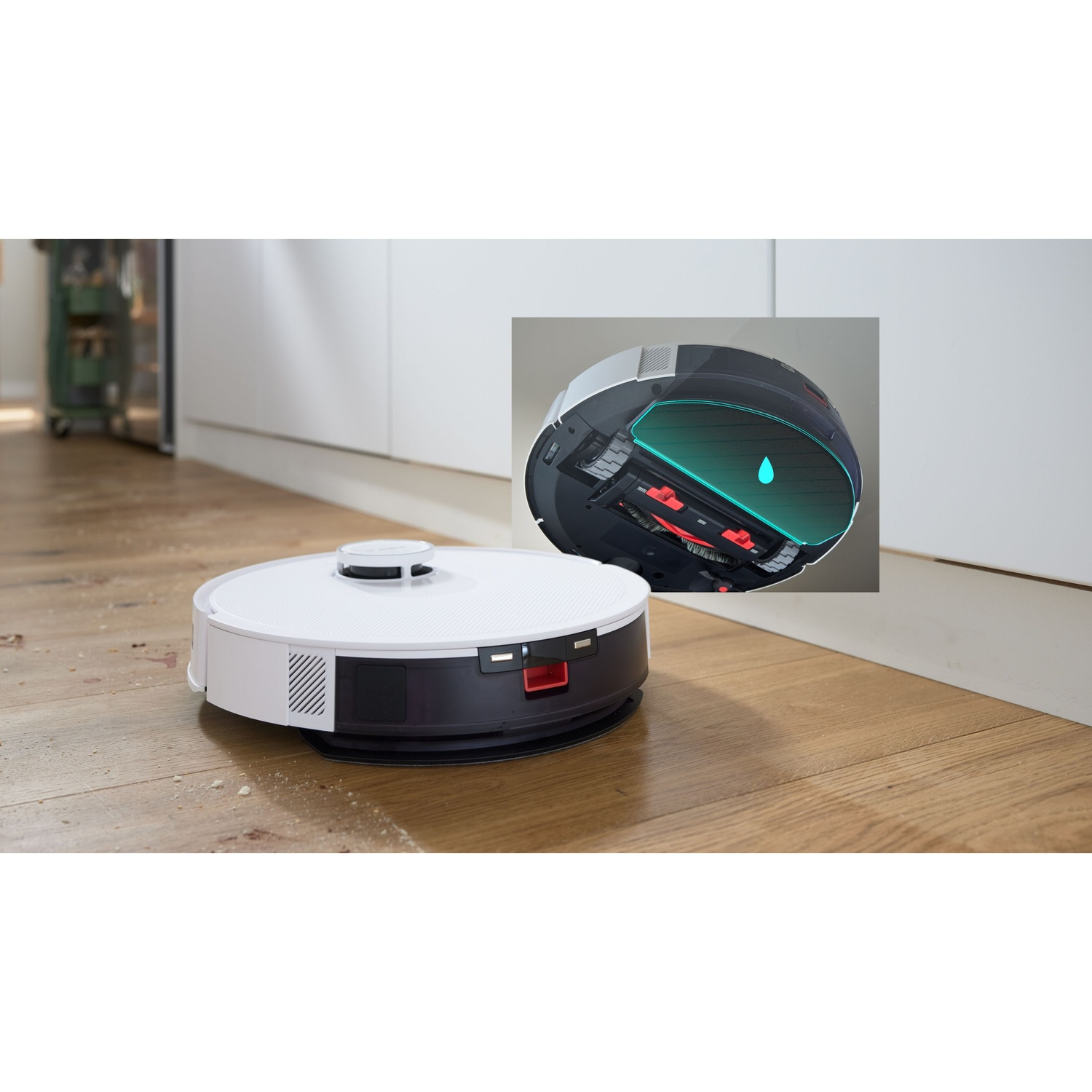 Un robot aspirapolvere bianco e nero su un pavimento in legno. Un'immagine mostra i suoi componenti interni e una goccia d'acqua.