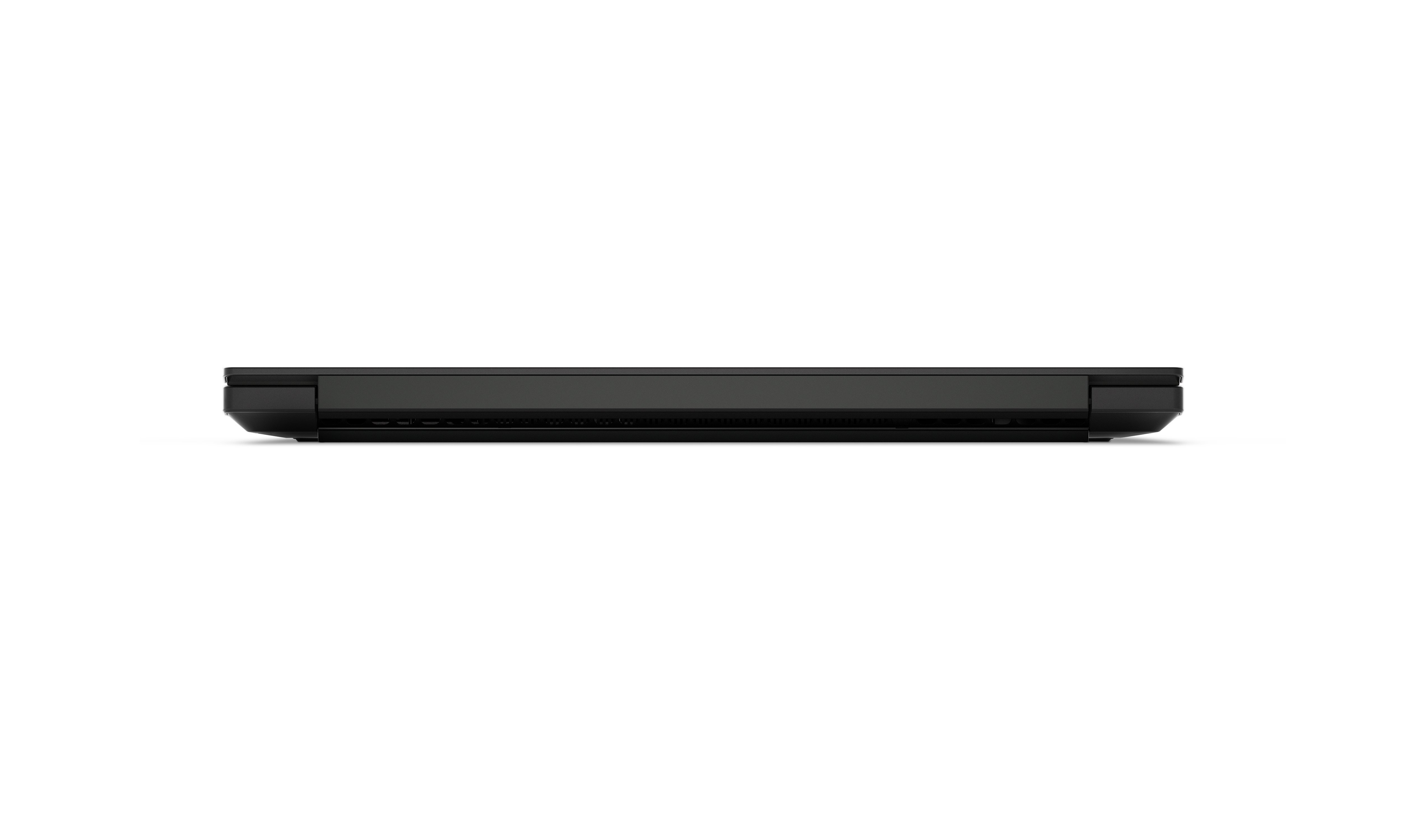 Ein schwarzer Laptop, von der Seite gesehen, liegt auf einer schwarzen Oberfläche. Der Hintergrund ist weiß.