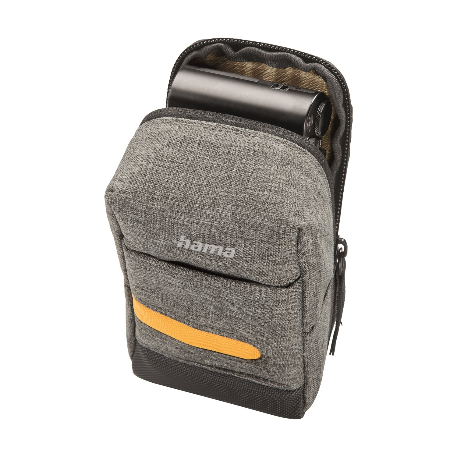 Borsa per fotocamera Hama grigia con striscia arancione. Una fotocamera nera è parzialmente visibile. Lo sfondo è bianco.
