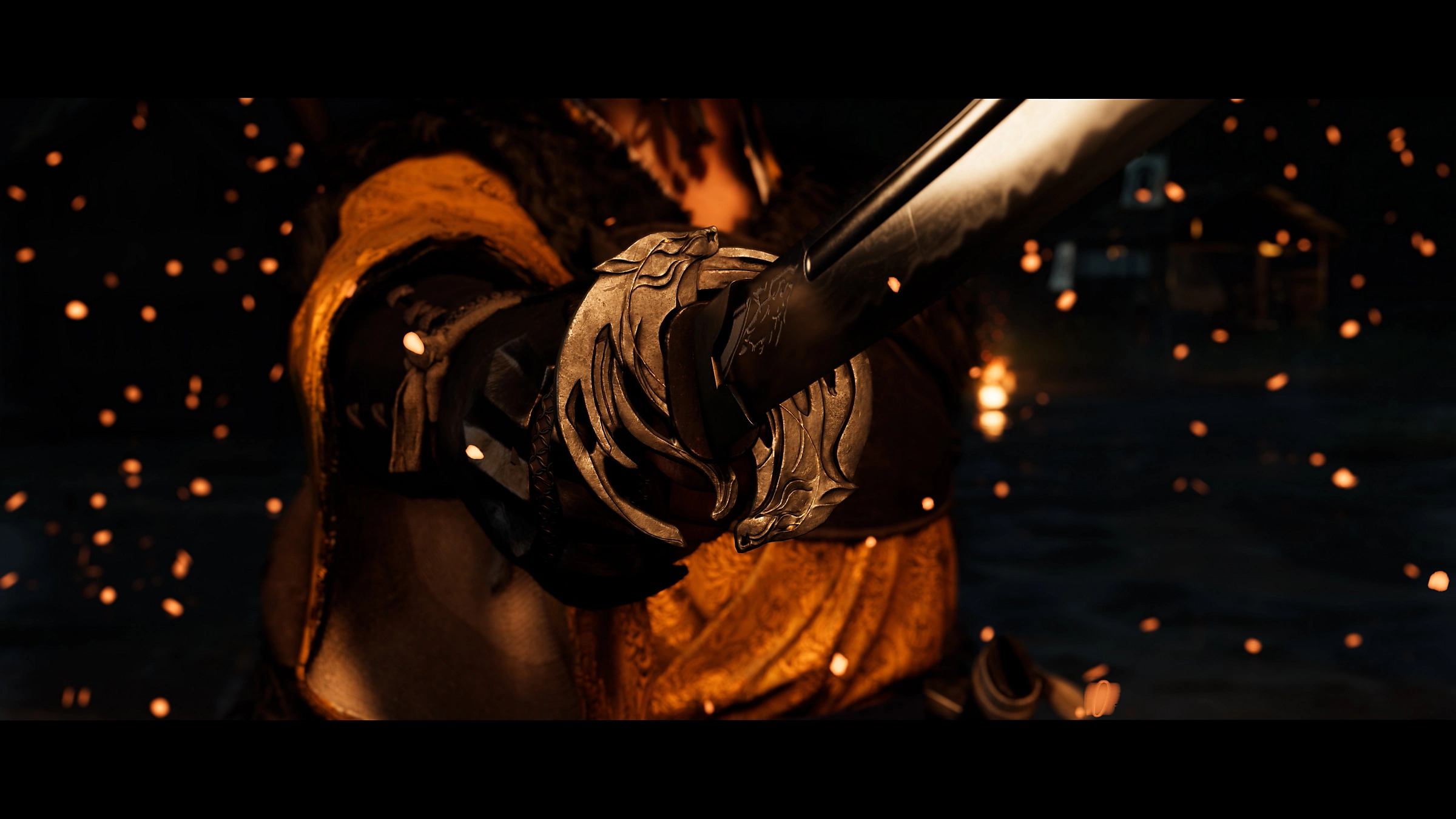 Zbliżenie katany z ozdobną rękojeścią. Iskry unoszą się na ciemnym tle. Osoba jest częściowo widoczna.