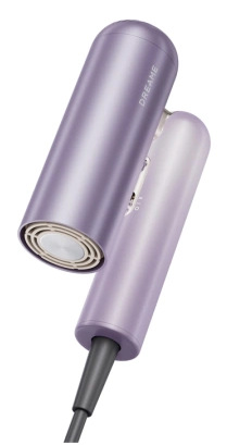 Fioletowa suszarka do włosów, pod kątem, z czarnym kablem. Widoczna nazwa marki 'DREAME'. Dysza pokazuje biały filtr.