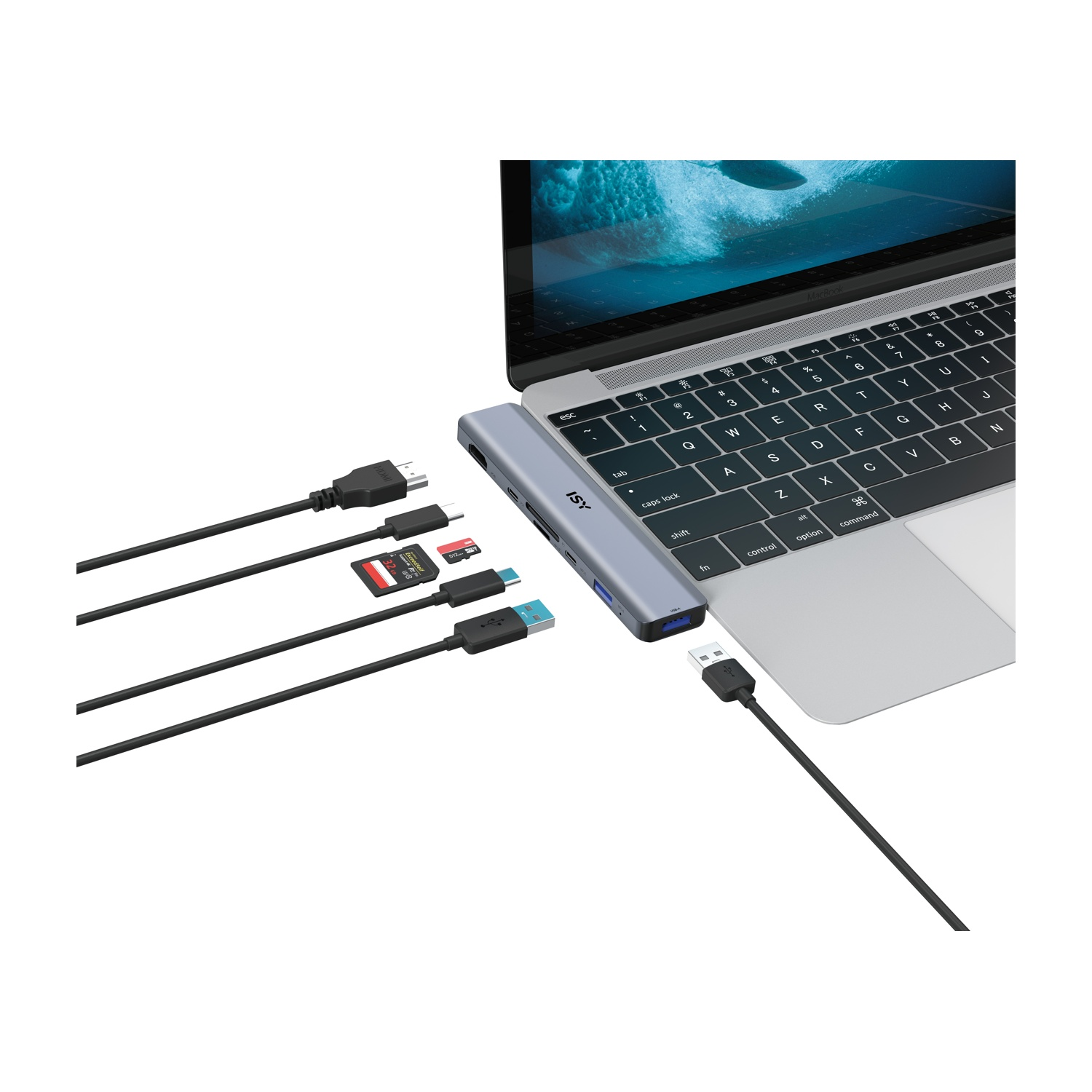 Un laptop argento con un hub USB collegato. Vari cavi e una scheda SD sono collegati all'hub.