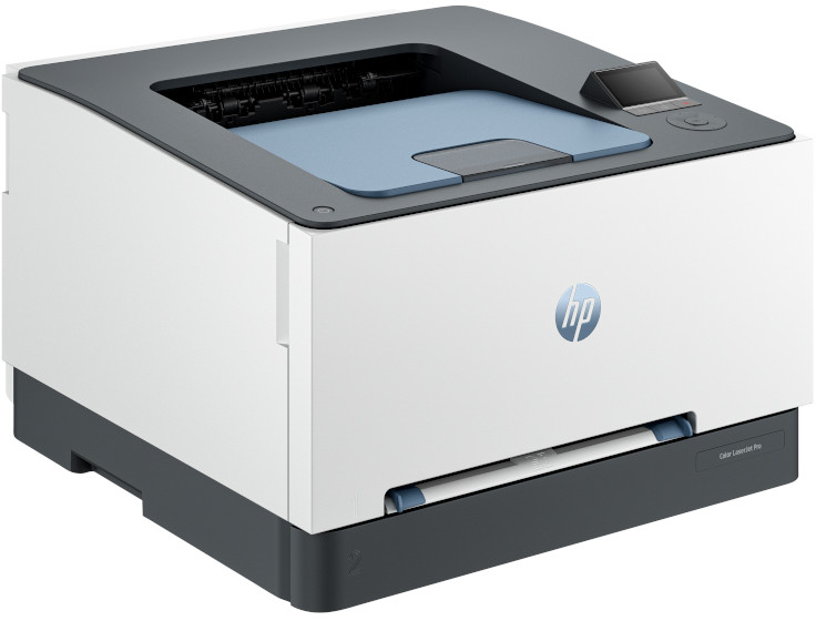 Egy HP Color LaserJet Pro nyomtató, főként fehér, szürke díszítéssel. A papírtálca nyitva van, a vezérlőpanel felül található.