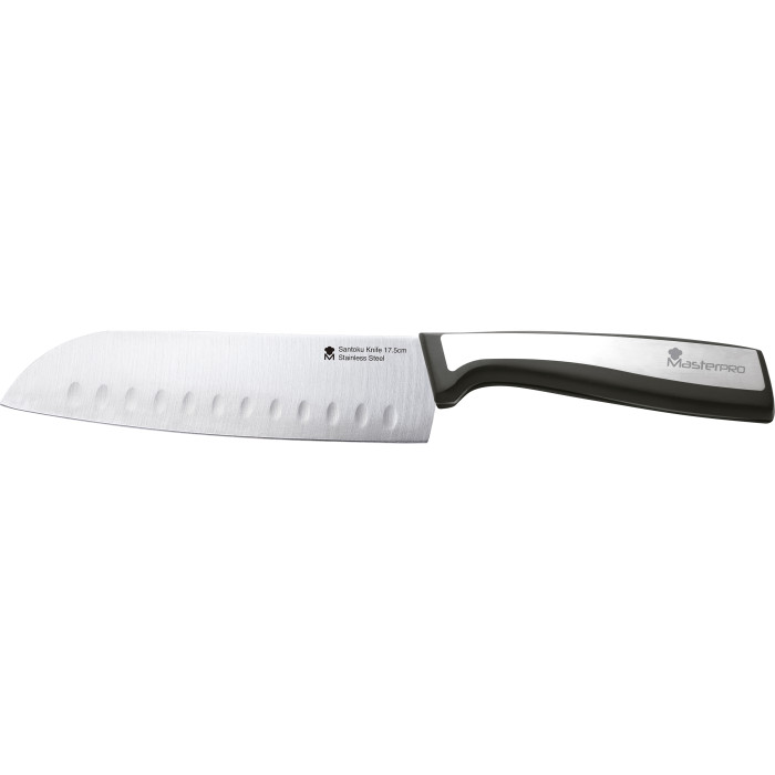 Egy rozsdamentes acél Santoku kés fekete-ezüst fogantyúval. Ívelt pengéje van, ovális kivágásokkal. A márkanév MasterPro.