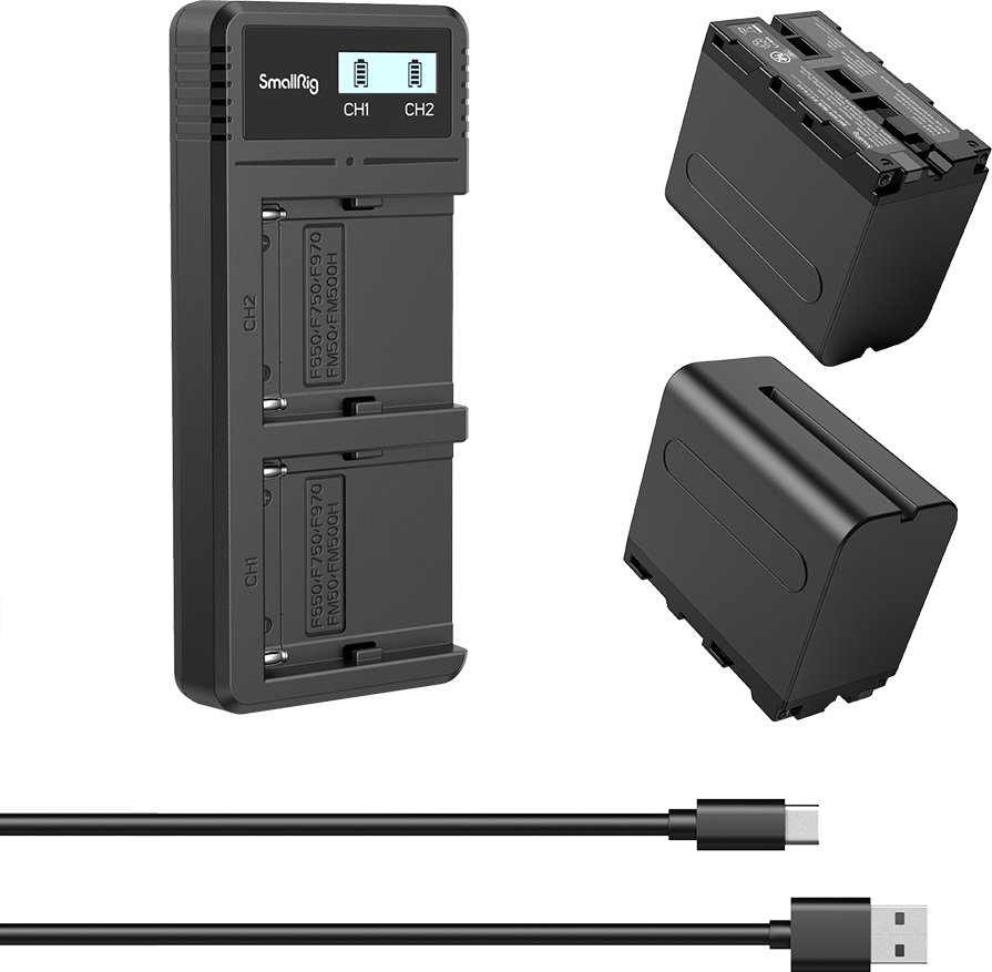 Un chargeur de batterie noir avec deux batteries et deux câbles. Le chargeur a un écran et des fentes étiquetées CH1 et CH2.