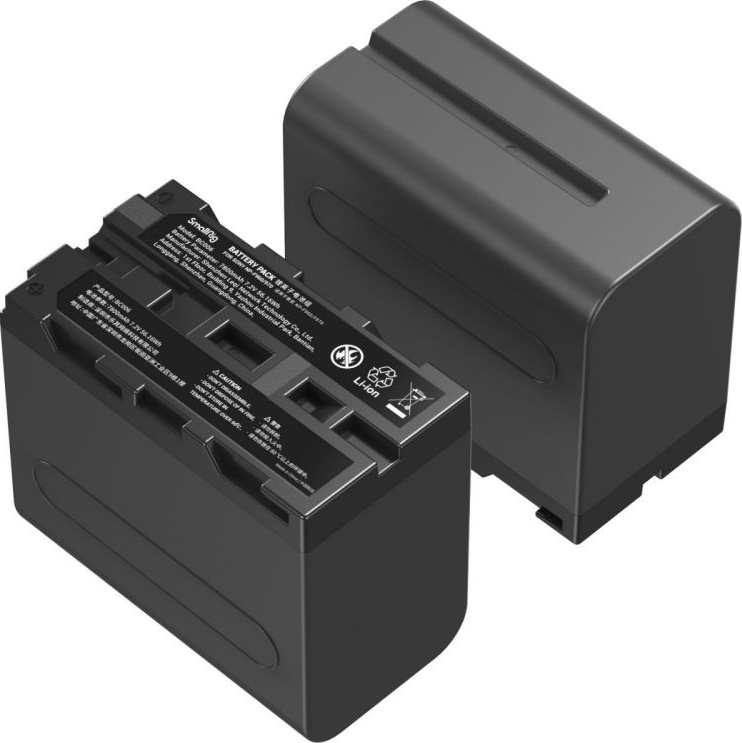 Deux blocs-batteries noirs. L'un est étiqueté avec du texte et des symboles. L'autre est de forme rectangulaire simple.