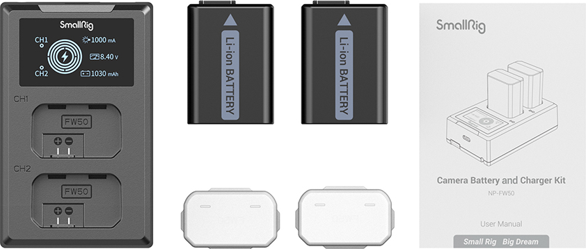 Un kit de chargeur et de batterie pour appareil photo SmallRig. Comprend un chargeur, deux batteries et deux couvercles. Texte sur la boîte : NP-FW50.