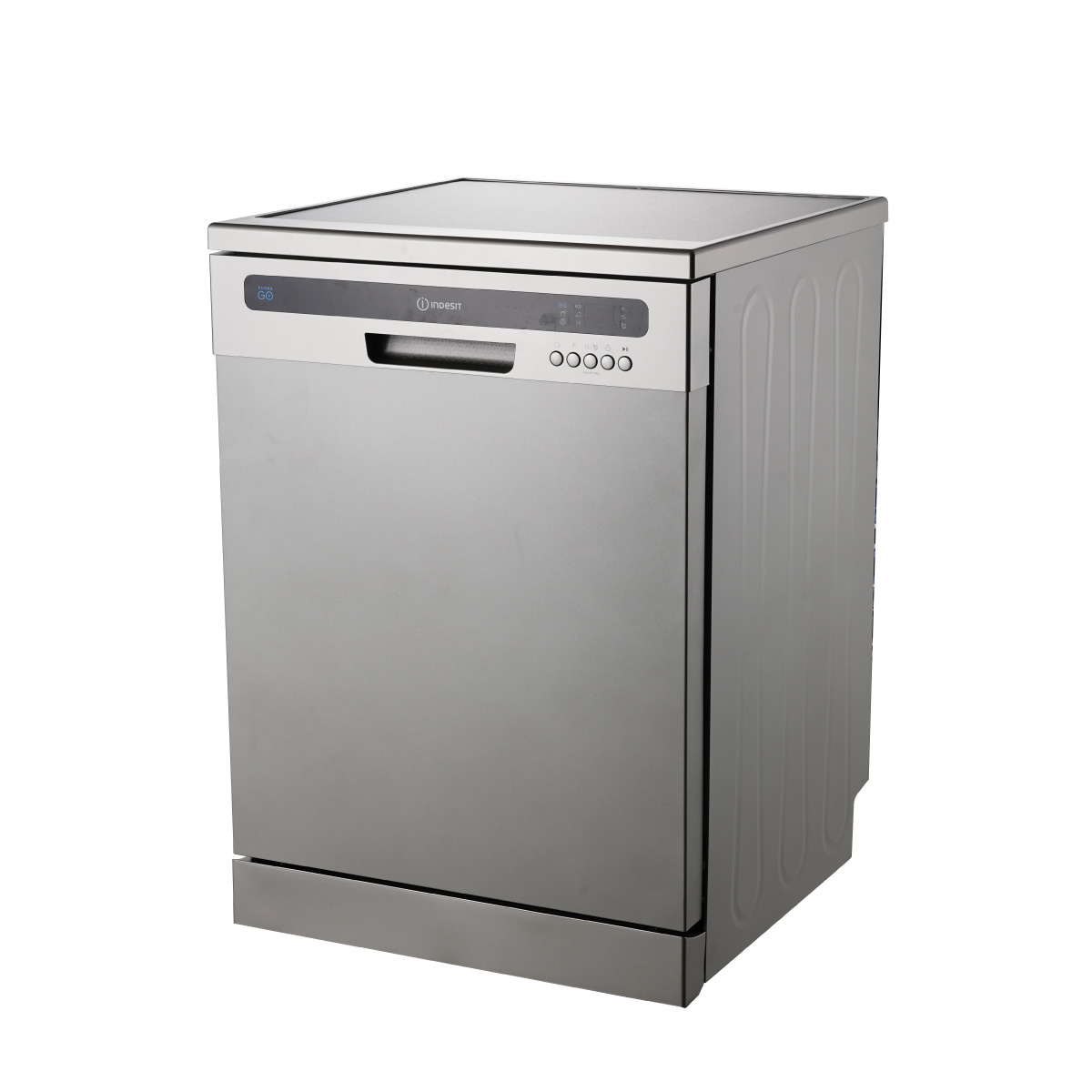 Egy ezüst Indesit mosogatógép. Az elején egy vezérlőpanel, gombok és egy fogantyú található. Az oldalon függőleges bemélyedő vonalak vannak.