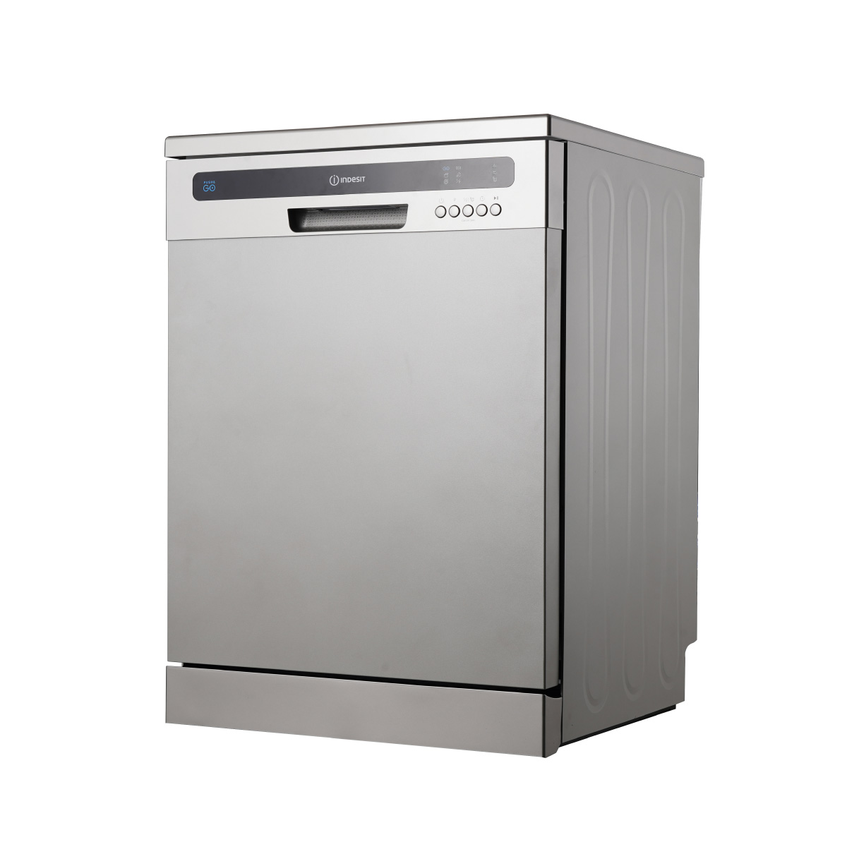 Egy ezüst Indesit mosogatógép. Fogantyúja, gombokkal ellátott kezelőpanelje és kijelzője van. A háttér fehér.
