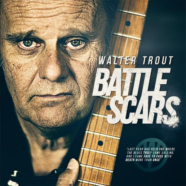 Albumcover für Walter Trout 'Battle Scars'. Zeigt eine Nahaufnahme von Trout mit Gitarre, Albumtitel und Zitat.