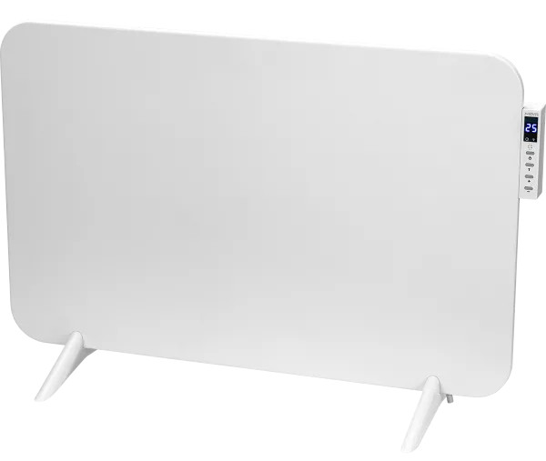 Biały grzejnik elektryczny stoi na nogach. Cyfrowy wyświetlacz pokazuje temperaturę. Grzejnik stoi na białej powierzchni.