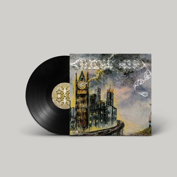 Albumcover mit dunklen Gebäuden, Uhrturm und Schallplatte. Blitze zucken über die Stadt unter bewölktem Himmel.