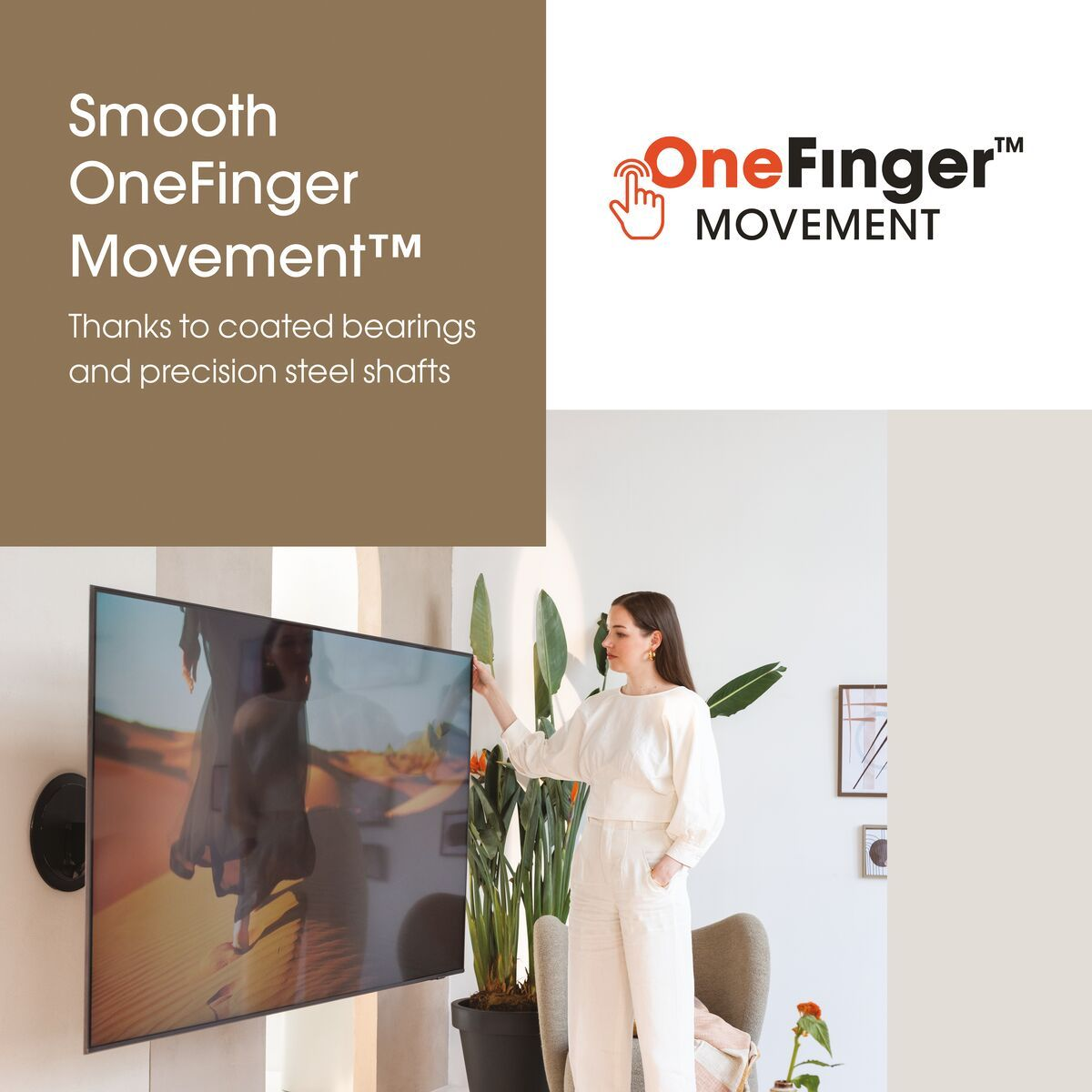 Kobieta reguluje telewizor na ścianie. Telewizor jest zamontowany na czarnym wsporniku. Tekst 'Smooth OneFinger Movement' i logo.