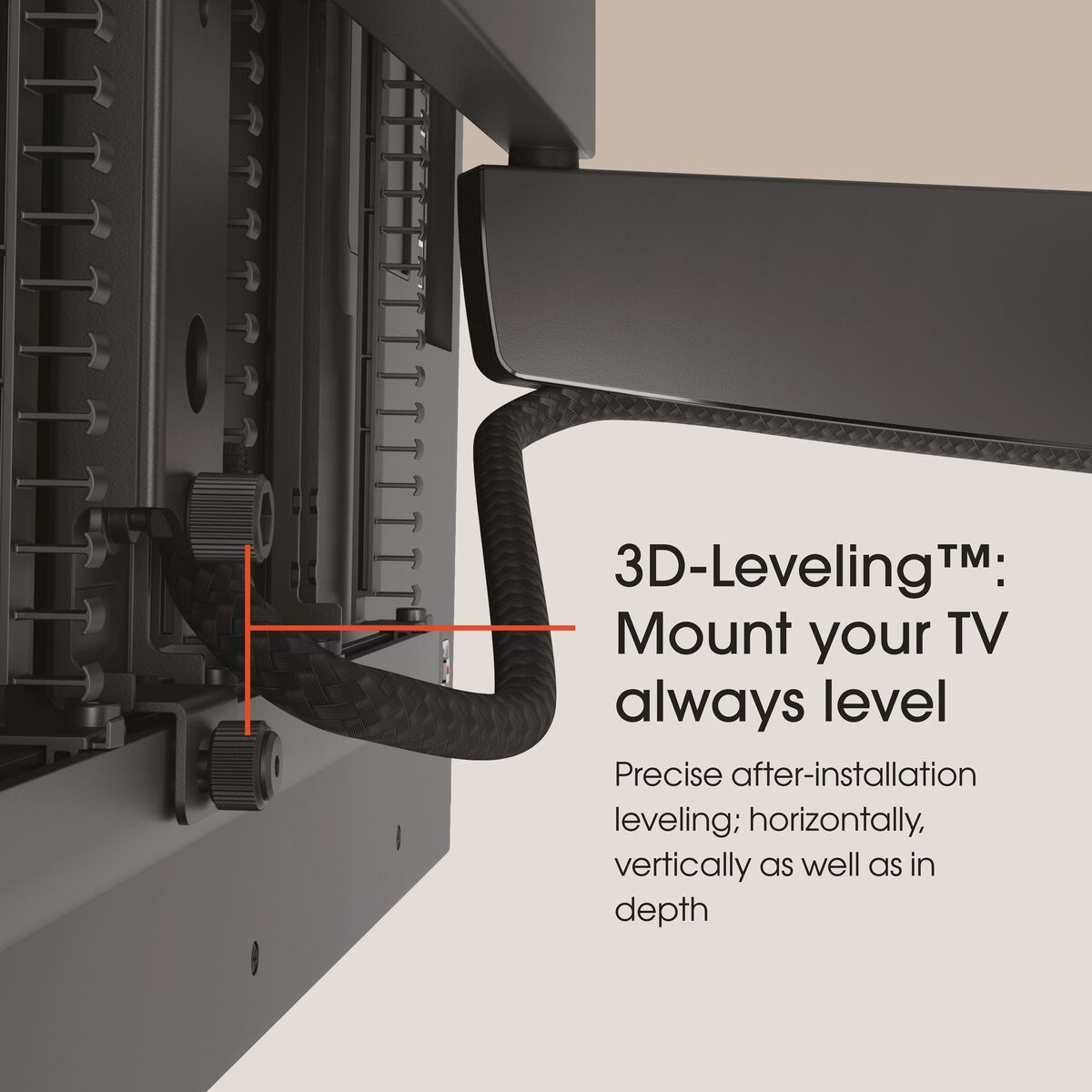Zbliżenie uchwytu do telewizora. Uchwyt jest czarny, z kablem. Tekst: '3D-Leveling: Zawsze montuj telewizor poziomo.'